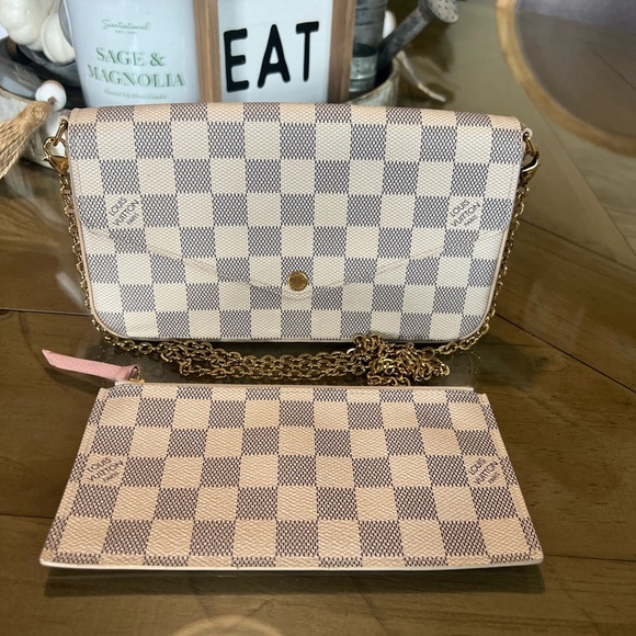 $1200 🅿️🅿️ - Authentic Louis Vuitton Felicie - Picture 1 of 8